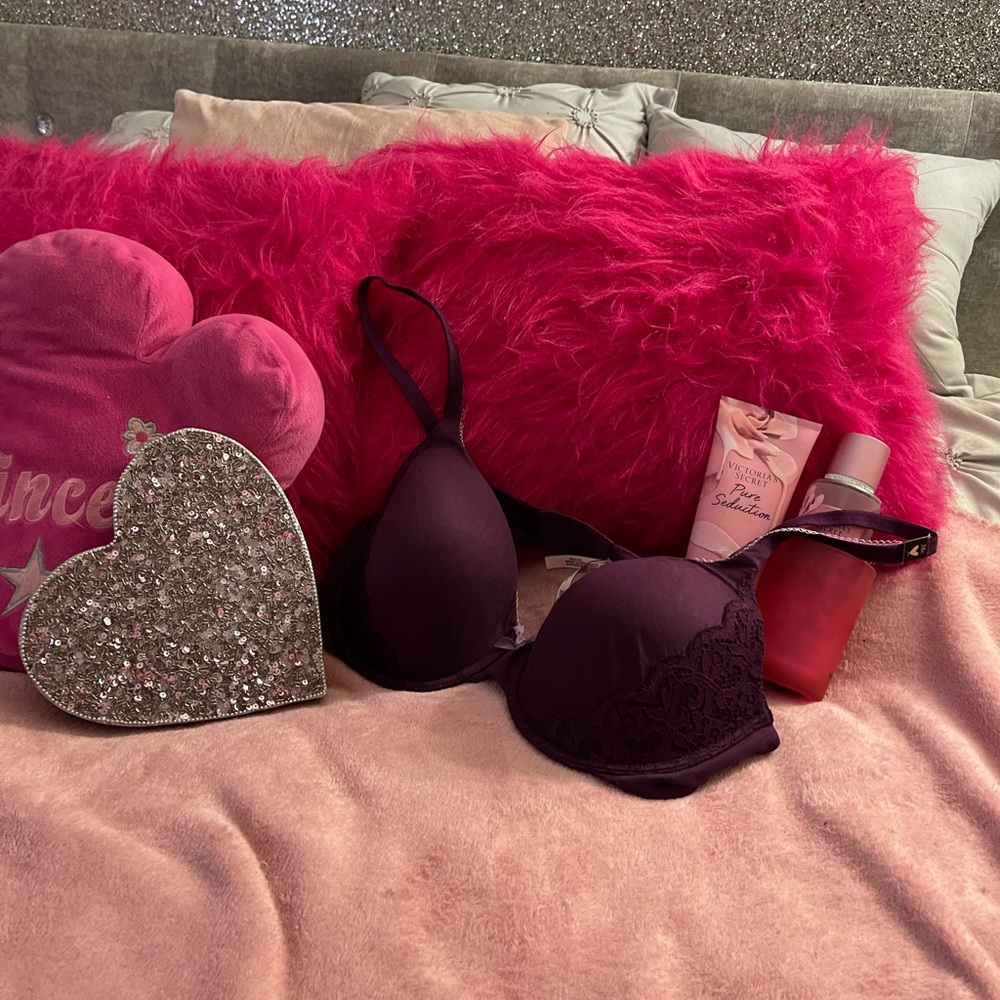 Victoria’s Secret Magenta bra 38C